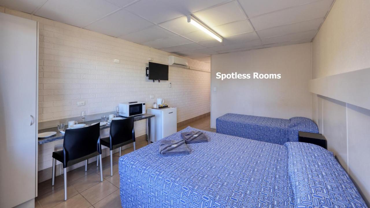 Motel 707 Emerald Dış mekan fotoğraf