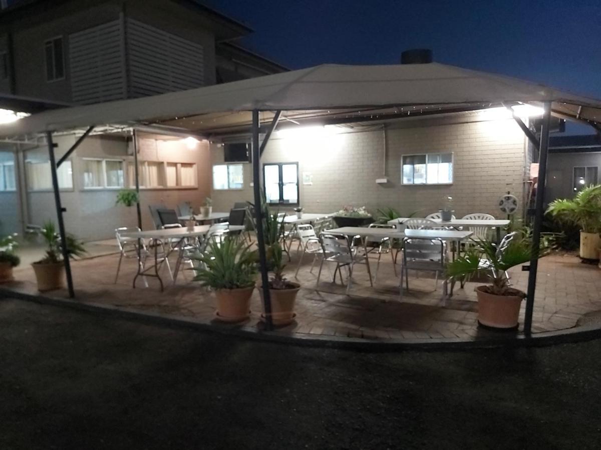 Motel 707 Emerald Dış mekan fotoğraf